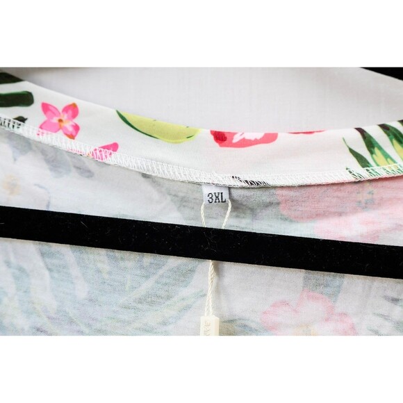 sampeel 3x floral short sleeve top V-neck - Picture 2 of 6